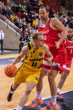 GER- Lukas HERZOG (MHP Riesen Ludwigsburg, 11) Miro BILAN (Prometey BC, 2),MHP Riesen Ludwigsburg vs. BC Prometey, Basketball, Basketball Champions League, 6. Spieltag, 2021 2022, 21.12.2021, MHP Riesen Ludwigsburg vs. BC Prometey, Basketball, Basketball Champions League, 6. Spieltag, 2021 2022, 21.12.2021 Ludwigsburg Copyright: xEibner-Pressefotox EP_FMR