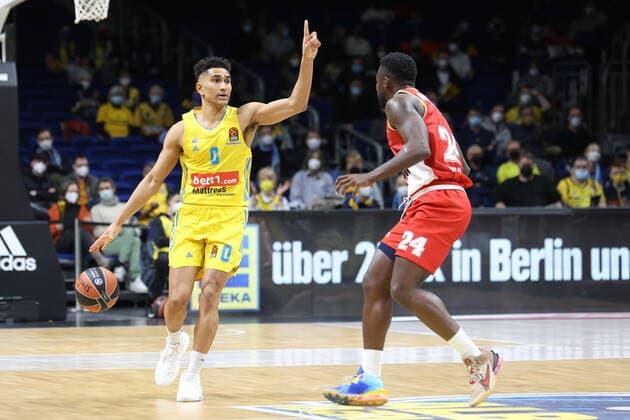 DEU, Euroleague, ALBA vs. AS Monaco, 22.12.2021, Mercedes-Benz-Arena, Berlin, DEU, Euroleague, ALBA vs. AS Monaco, im Bild Maodo Lo (ALBA Berlin 0), Yakuba Ouattara (AS Monaco 24)