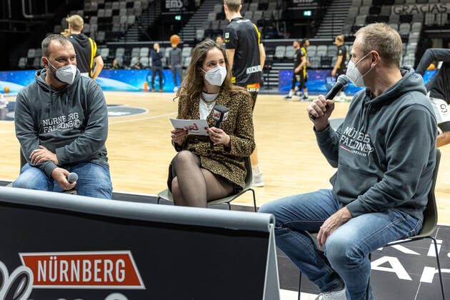 Martin Roth (Noris Blockers Fanclub Nuernberg), Monja Lutz (Radio energy Nuernberg), Ralph Junge (Nuernberg Falcons Geschaeftsfuehrer), Nuernberg Falcons BC vs. VfL Kirchheim Knights, Basketball, 2. Bundesliga Pro A, 15. Spieltag, 23.12.2021 Nuernberg Falcons BC vs. VfL Kirchheim Knights, Basketball, 2. Bundesliga Pro A, 15. Spieltag, 23.12.2021 Nuernberg Copyright: xEIBNER GuenerxSantemizx EP_GSZ