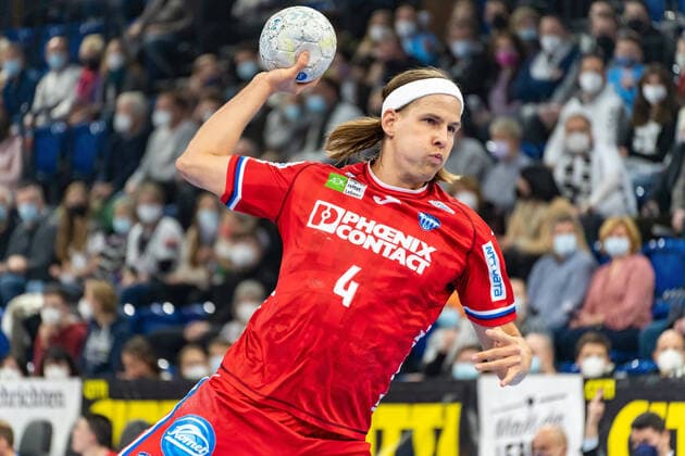 Bjarki Elisson (TBV Lemgo-Lippe 4) beim 7 Meter Wurf THW Kiel vs. TBV Lemgo-Lippe, Handball, Bundesliga, Spieltag 18, Saison 2021 2022, 26.12.2021 Marcel von Fehrn THW Kiel vs. TBV Lemgo-Lippe, Handball, Bundesliga, Spieltag 18, Saison 2021 2022, 26.12.2021 Kiel Copyright: xEibnerxPressefoto MarcelxvonxFehrnx EP_MFN