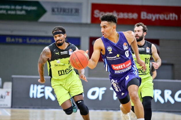 medi bayreuth - ALBA Berlinl , Basketball, Bundesliga, BBL, Spieltag 13, Spielzeit 2021 2022, 27.12.2021, medi bayreuth - ALBA Berlin , Basketball, Bundesliga, BBL, Spieltag 13, Spielzeit 2021 2022, 27.12.2021, Foto: EIBNER Thorsten Ochs Chemnitz Copyright: xEibner-Pressefoto ThorstenxOchsx EP_TOS