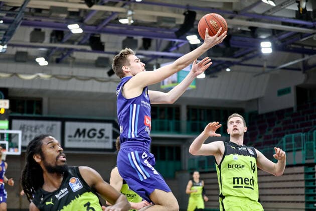 medi bayreuth - ALBA Berlinl , Basketball, Bundesliga, BBL, Spieltag 13, Spielzeit 2021 2022, 27.12.2021, medi bayreuth - ALBA Berlin , Basketball, Bundesliga, BBL, Spieltag 13, Spielzeit 2021 2022, 27.12.2021, Foto: EIBNER Thorsten Ochs Chemnitz Copyright: xEibner-Pressefoto ThorstenxOchsx EP_TOS
