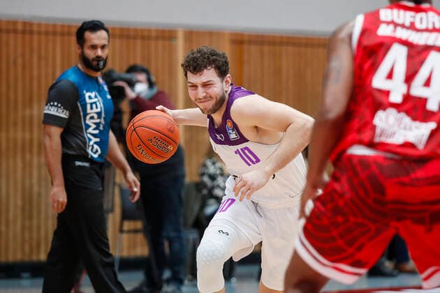 GER, Wuerzburg, s.Oliver Arena, 27.12.2021, emspor, emonline, despor, deonline, s.Oliver Wuerzburg vs. BG Goettingen, easyCredit BBL, 13. Spieltag Bild: Haris Hujic (BG Goettingen) Copyright: HMBxMedia JulienxBecker