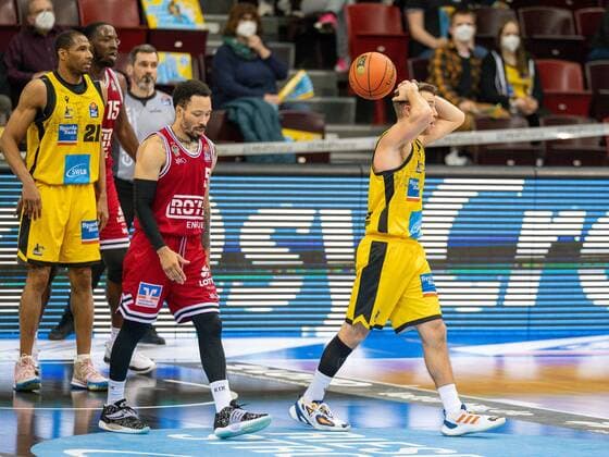 Jordan Hulls (MHP Riesen Ludwigsburg, 01), ist enttäuscht enttaeuscht, unzufrieden, GER, MHP Riesen Ludwigsburg vs. JobStairs Giessen 46ers, Basketball, Bundesliga, easycredit, 14. Spieltag, Spielzeit 2021 2022, 29.12.2021, GER, MHP Riesen Ludwigsburg vs. JobStairs Giessen 46ers, Basketball, Bundesliga, easycredit, 14. Spieltag, Spielzeit 2021 2022, 29.12.2021 Ludwigsburg Copyright: xEibner-Pressefoto SaschaxWaltherx EP_EER