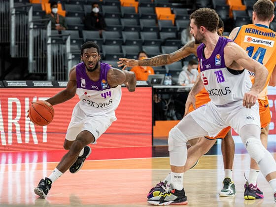 Kamar Baldwin (BG Goettingen, 44) mit Tempo, Ratiopharm Ulm vs. BG Goettingen, easycredit 1. Bundesliga, Basketball, Herren, 30.12.2021 Ratiopharm Ulm vs. BG Goettingen, easycredit 1. Bundesliga, Basketball, Herren, 30.12.2021 Neu-Ulm Copyright: xMichaelxSchmidt Eibner-Pressefotx EP_MST
