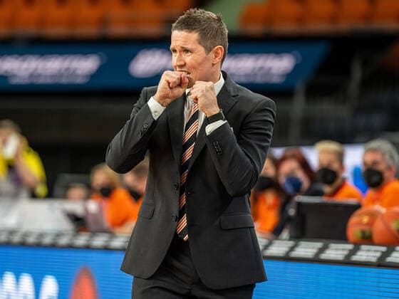Jaka Lakovic (Ratiopharm Ulm, Headcoach) kann eine Entscheidung nicht fassen, Ratiopharm Ulm vs. BG Goettingen, easycredit 1. Bundesliga, Basketball, Herren, 30.12.2021 Ratiopharm Ulm vs. BG Goettingen, easycredit 1. Bundesliga, Basketball, Herren, 30.12.2021 Neu-Ulm Copyright: xMichaelxSchmidt Eibner-Pressefotx EP_MST