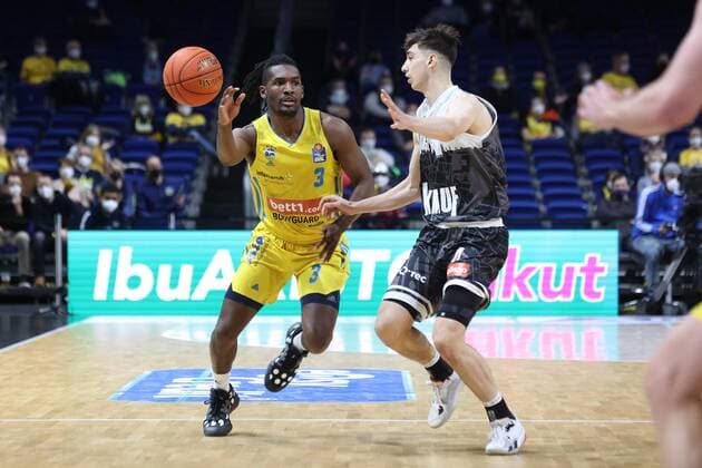 DEU, easyCredit BBL, ALBA vs. s.Oliver Wuerzburg, 31.12.2021, Mercedes-Benz-Arena, Berlin, DEU, easyCredit BBL, ALBA vs. s.Oliver Wuerzburg, im Bild Jaleen Smith (ALBA Berlin 3), w4