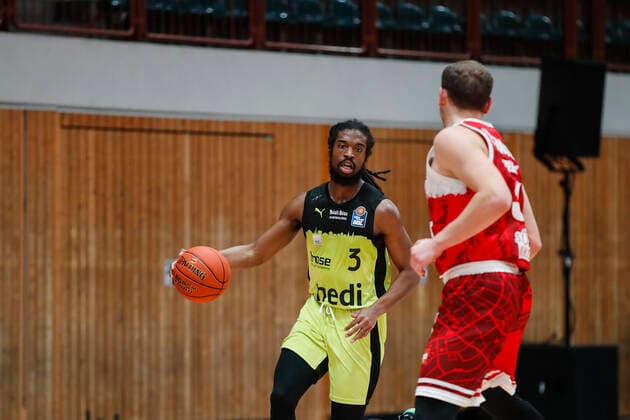 GER, Wuerzburg, tectake-Arena, 02.01.2022, emspor, emonline, despor, deonline, s.Oliver Wuerzburg vs. Medi Bayreuth, easyCredit BBL, 15. Spieltag Bild: Marcus Thornton (medi Bayreuth) Copyright: HMBxMedia JulienxBecker
