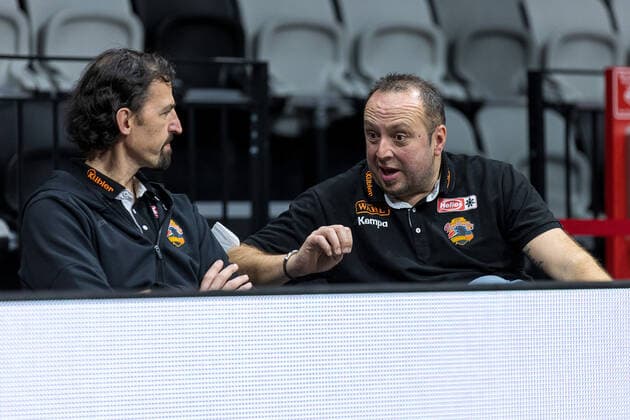 Aleksandar Nadjfeji (wiha Panthers Schwenningen, Co-Trainer), Alen Velcic (wiha Panthers Schwenningen, Trainer), Nuernberg Falcons BC vs. wiha Panthers Schwenningen, Basketball, 2. Bundesliga Pro A, 17. Spieltag, 02.01.2022 Nuernberg Falcons BC vs. wiha Panthers Schwenningen, Basketball, 2. Bundesliga Pro A, 17. Spieltag, 02.01.2022 Nuernberg Copyright: xEIBNER GuenerxSantemizx EP_GSZ