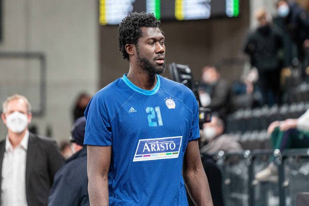 Christ Koumadje (ALBA Berlin 21) Hamburg Towers vs. ALBA Berlin, Basketball, Bundesliga, Hauptrunde, Spieltag 15, Saison 2021 2022, 02.01.2022 Marcel von Fehrn Hamburg Towers vs. ALBA Berlin, Basketball, Bundesliga, Hauptrunde, Spieltag 15, Saison 2021 2022, 02.01.2022 Hamburg Copyright: xEibnerxPressefoto MarcelxvonxFehrnx EP_MFN