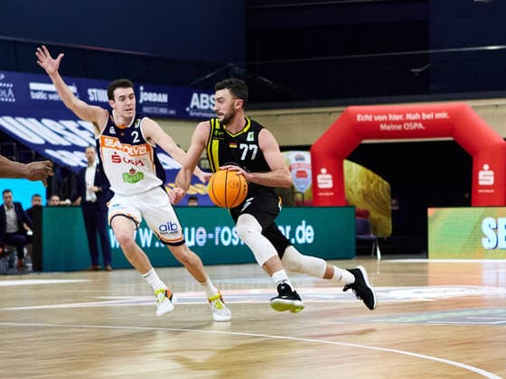 Rostock Seawolves vs VfL Kirchheim Knights, 2. Barmer Basketball-Bundesliga, ProA, 2. Bundesliga, Spielzeit 2021 2022, 17.Spieltag, 02.01.2022 Rostock Seawolves vs VfL Kirchheim Knights, 2. Barmer Basketball-Bundesliga, ProA, Spielzeit 2021 2022, 17.Spieltag, 02.01.2022 Rostock Copyright: xStephaniexZerbe xEibner-Pressefotox EP_SZE