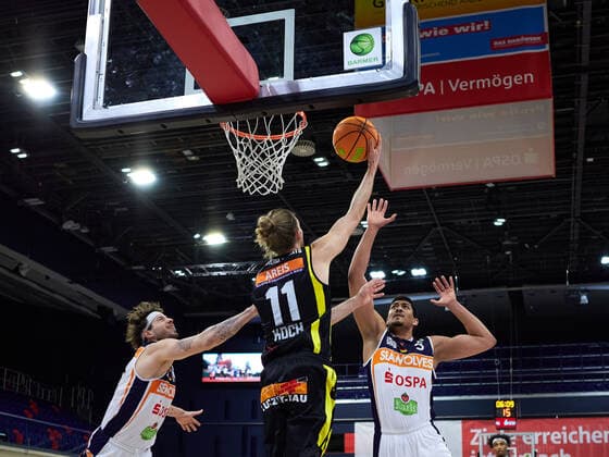 Tim Koch (VfL Kirchheim Knights 11), Sid-Marlon Theis (Rostock Seawolves 19), Gabriel de Oliveira (Rostock Seawolves 03) Rostock Seawolves vs VfL Kirchheim Knights, 2. Barmer Basketball-Bundesliga, ProA, 2. Bundesliga, Spielzeit 2021 2022, 17.Spieltag, 02.01.2022 Rostock Seawolves vs VfL Kirchheim Knights, 2. Barmer Basketball-Bundesliga, ProA, Spielzeit 2021 2022, 17.Spieltag, 02.01.2022 Rostock Copyright: xStephaniexZerbe xEibner-Pressefotox EP_SZE