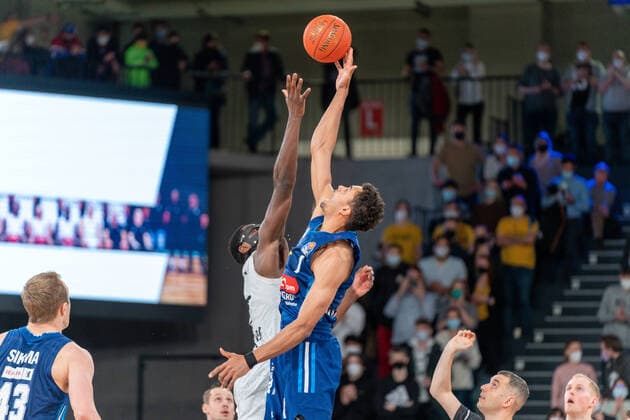 Tipoff Hamburg Towers vs. ALBA Berlin, Basketball, Bundesliga, Hauptrunde, Spieltag 15, Saison 2021 2022, 02.01.2022 Marcel von Fehrn Hamburg Towers vs. ALBA Berlin, Basketball, Bundesliga, Hauptrunde, Spieltag 15, Saison 2021 2022, 02.01.2022 Hamburg Copyright: xEibnerxPressefoto MarcelxvonxFehrnx EP_MFN