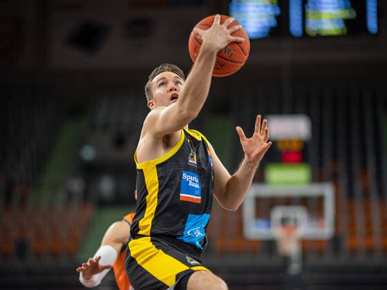 Jordan Hulls (MHP Riesen Ludwigsburg, 01), GER, Ratiopharm Ulm vs. MHP Riesen Ludwigsburg, Basketball, Bundesliga, easycredit, 15. Spieltag, Spielzeit 2021 2022, 02.01.2022, GER, Ratiopharm Ulm vs. MHP Riesen Ludwigsburg, Basketball, Bundesliga, easycredit, 15. Spieltag, Spielzeit 2021 2022, 02.01.2022 Ulm Copyright: xEibner-Pressefoto SaschaxWaltherx EP_EER