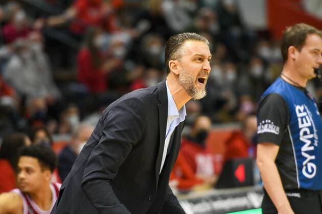 16. Spieltag, Basketball Bundesliga, Basketball Saison 2021 2022, Deutschland, easyCredit BBL, Germany, Giessen 46ers, giessen rot, Herren, Jobstairs GIESSEN 46ers - BG Göttingen, Männer, Göttingen in weiß - lila