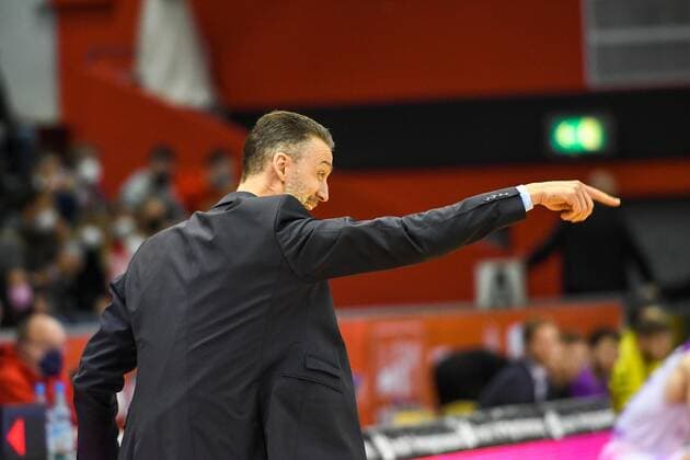 16. Spieltag, Basketball Bundesliga, Basketball Saison 2021 2022, Deutschland, easyCredit BBL, Germany, Giessen 46ers, giessen rot, Herren, Jobstairs GIESSEN 46ers - BG Göttingen, Männer, Göttingen in weiß - lila