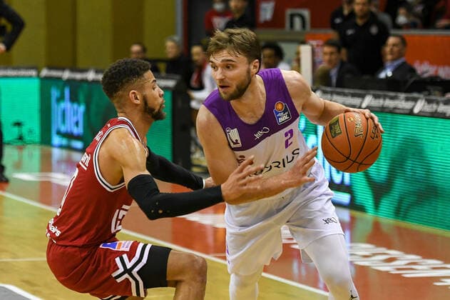 Kendale McCullum, Jake Toolson 16. Spieltag, Basketball Bundesliga, Basketball Saison 2021 2022, Deutschland, easyCredit BBL, Germany, Giessen 46ers, giessen rot, Herren, Jobstairs GIESSEN 46ers - BG Göttingen, Männer, Göttingen in weiß - lila