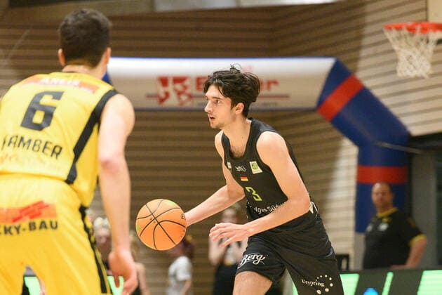 Tim Martinez (TEAM Ehingen Urspring 3) VfL Kirchheim Knights vs. TEAM Ehingen Urspring Basketball, Maenner, Barmer, 2.Basketball Bundesliga, ProA Hauptrunde , 18.Spieltag, 08.01.2022 Foto:Eibner Tobias Baur VfL Kirchheim Knights vs. TEAM Ehingen Urspring Basketball, Barmer, 2. Basketball Bundesliga, 2.BBL, Liga Pro A, 18.Spieltag, 08.01.2022 Kirchheim Teck Copyright: xEibner-Pressefotox EP_TBR