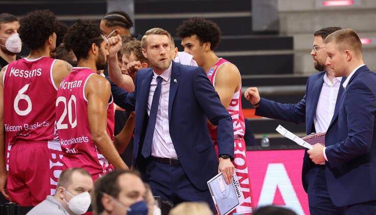 Bonns Coach Ilssalo Toumas, Telekom Baskets Bonn vs. Hamburg Towers, Basketball, 1. Easy Credit- Bundesliga, 16. Spieltag, 09.01.2022, Telekom Baskets Bonn vs. Hamburg Towers, Basketball, 1. Easy Credit- Bundesliga, 16. Spieltag, 09.01.2022, Foto: EIBNER Joerg Niebergall Bonn Copyright: xJoergxNiebergall Eibner-Pressefox EP_JNL