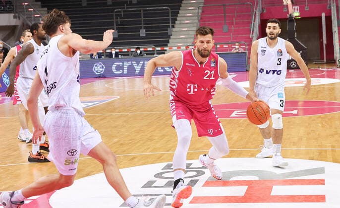 Leon Kratzer (TB Bonn 21) , Telekom Baskets Bonn vs. Hamburg Towers, Basketball, 1. Easy Credit- Bundesliga, 16. Spieltag, 09.01.2022, Telekom Baskets Bonn vs. Hamburg Towers, Basketball, 1. Easy Credit- Bundesliga, 16. Spieltag, 09.01.2022, Foto: EIBNER Joerg Niebergall Bonn Copyright: xJoergxNiebergall Eibner-Pressefox EP_JNL
