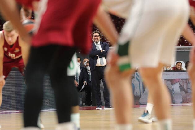 Andrea Trinchieri (Bayern Basketball, Chef-Trainer) GER, FC Bayern Basketball vs. BC Zalgiris Kaunas, Basketball, EuroLeague, Saison 2021 2022, 11.01.2022, GER, FC Bayern Basketball vs. BC Zalgiris Kaunas, Basketball, EuroLeague, Saison 2021 2022, 11.01.2022, Muenchen Copyright: xEIBNER MarcelxEngelbrechtx EP_EER