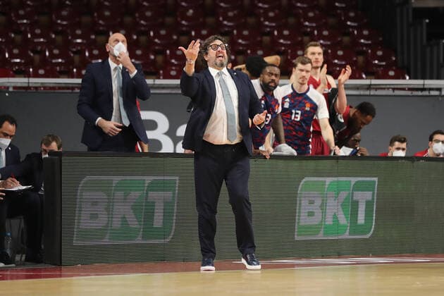 Andrea Trinchieri (Bayern Basketball, Chef-Trainer) gestikuliert GER, FC Bayern Basketball vs. BC Zalgiris Kaunas, Basketball, EuroLeague, Saison 2021 2022, 11.01.2022, GER, FC Bayern Basketball vs. BC Zalgiris Kaunas, Basketball, EuroLeague, Saison 2021 2022, 11.01.2022, Muenchen Copyright: xEIBNER MarcelxEngelbrechtx EP_EER