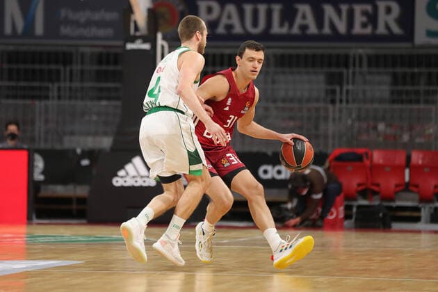 Lukas Lekavicius (BC Zalgiris Kaunas, 4) und Zan Mark Sisko (Bayern Basketball, 31). GER, FC Bayern Basketball vs. BC Zalgiris Kaunas, Basketball, EuroLeague, Saison 2021 2022, 11.01.2022, GER, FC Bayern Basketball vs. BC Zalgiris Kaunas, Basketball, EuroLeague, Saison 2021 2022, 11.01.2022, Muenchen Copyright: xEIBNER MarcelxEngelbrechtx EP_EER