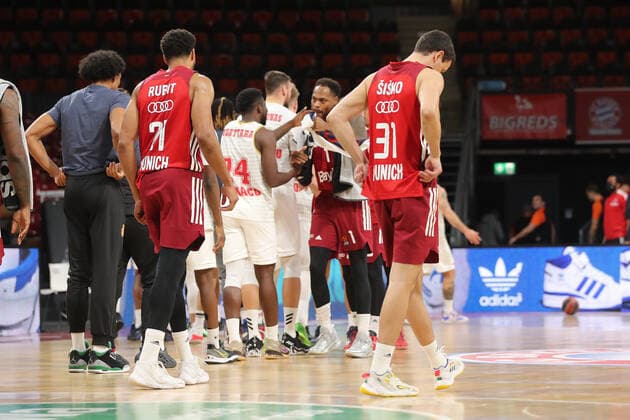 Augustine Rubit (Bayern Basketball, 21) und Zan Mark Sisko (Bayern Basketball, 31) sind enttaeuscht GER, FC Bayern Basketball vs. AS Monaco, Basketball, EuroLeague, Saison 2021 2022, 13.01.2022, GER, FC Bayern Basketball vs. AS Monaco, Basketball, EuroLeague, Saison 2021 2022, 13.01.2022 Muenchen Copyright: xEIBNER MarcelxEngelbrechtx EP_EER