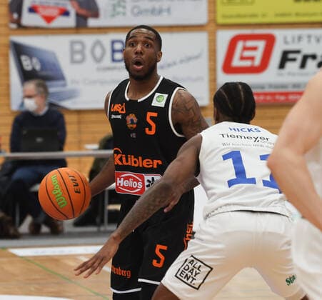 Demarkus Stuckey (Schwenningen 5), VfL Sparkassenstars Bochum vs. wiha Panthers Schwenningen, Basketball, 2. Bundesliga, 19. Spieltag, 14.01.2022, VfL Sparkassenstars Bochum vs. wiha Panthers Schwenningen, Basketball, 2. Bundesliga, 19. Spieltag, 14.01.2022, Foto: EIBNER Joerg Niebergall Bochum Copyright: xJoergxNiebergall Eibner-Pressefox EP_JNL