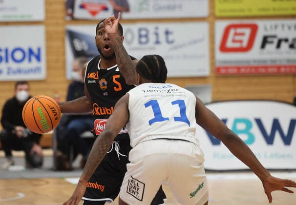 Demarkus Stuckey (Schwenningen 5), VfL Sparkassenstars Bochum vs. wiha Panthers Schwenningen, Basketball, 2. Bundesliga, 19. Spieltag, 14.01.2022, VfL Sparkassenstars Bochum vs. wiha Panthers Schwenningen, Basketball, 2. Bundesliga, 19. Spieltag, 14.01.2022, Foto: EIBNER Joerg Niebergall Bochum Copyright: xJoergxNiebergall Eibner-Pressefox EP_JNL