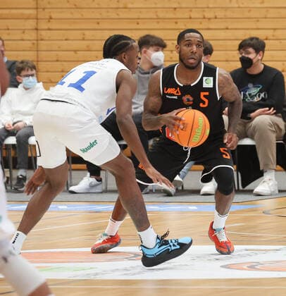Demarkus Stuckey (Schwenningen 5), VfL Sparkassenstars Bochum vs. wiha Panthers Schwenningen, Basketball, 2. Bundesliga, 19. Spieltag, 14.01.2022, VfL Sparkassenstars Bochum vs. wiha Panthers Schwenningen, Basketball, 2. Bundesliga, 19. Spieltag, 14.01.2022, Foto: EIBNER Joerg Niebergall Bochum Copyright: xJoergxNiebergall Eibner-Pressefox EP_JNL