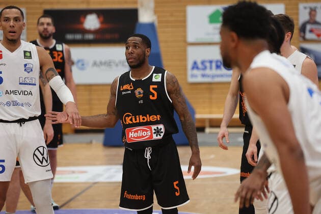 Demarkus Stuckey (Schwenningen 5), VfL Sparkassenstars Bochum vs. wiha Panthers Schwenningen, Basketball, 2. Bundesliga, 19. Spieltag, 14.01.2022, VfL Sparkassenstars Bochum vs. wiha Panthers Schwenningen, Basketball, 2. Bundesliga, 19. Spieltag, 14.01.2022, Foto: EIBNER Joerg Niebergall Bochum Copyright: xJoergxNiebergall Eibner-Pressefox EP_JNL