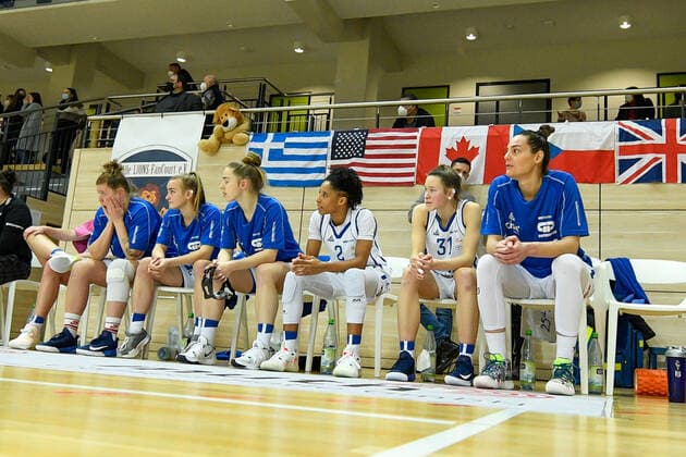Basketball, DBBL, 1. BL, Damen, Gisa Lions SV Halle - Herner TC Halle, Deutschland 15. Januar 2022: 1.BBL - Damen - 2021 2022 - Gisa Lions SV Halle vs. Herne v.li .die Bank von Halle, Klaudia Grudzien (Halle), Lilly Oswald (Halle), Lotta Stach (Halle), Deeshyra Thomas (Halle), Charlotte Kreuter (Halle) und Devran Tanacan (Halle) SWH.arena Sachsen Anhalt Copyright: xFotostandx xxBallaschx