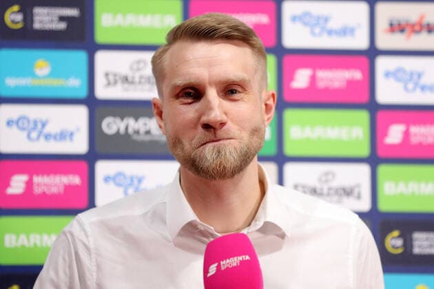 Tuomas Iisalo (Telekom Baskets Bonn, Chef-Trainer) waehrend einem Interview. GER, FC Bayern Basketball vs. Telekom Baskets Bonnl, 1. Bundesliga, Saison 2021 2022, 16.01.2022, GER, FC Bayern Basketball vs. Telekom Baskets Bonnl, 1. Bundesliga, Saison 2021 2022, 16.01.2022, Muenchen Copyright: xEIBNER MarcelxEngelbrechtx EP_EER