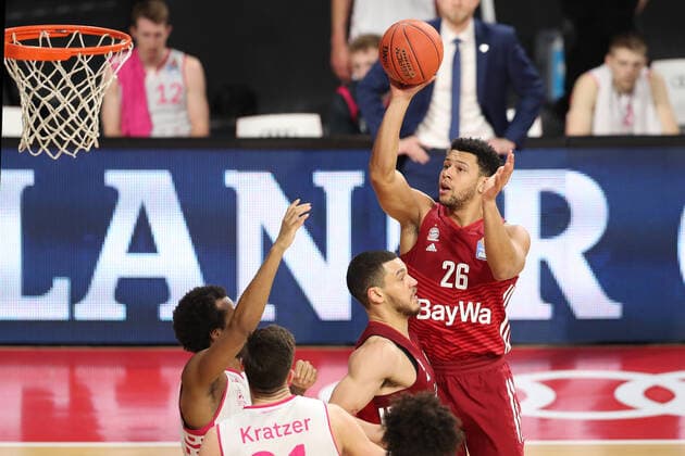 Marvin Ogunsipe (Bayern Basketball, 26) beim Wurf GER, FC Bayern Basketball vs. Telekom Baskets Bonn, 1. Bundesliga, Saison 2021 2022, 16.01.2022, GER, FC Bayern Basketball vs. Telekom Baskets Bonnl, 1. Bundesliga, Saison 2021 2022, 16.01.2022, Muenchen Copyright: xEIBNER MarcelxEngelbrechtx EP_EER