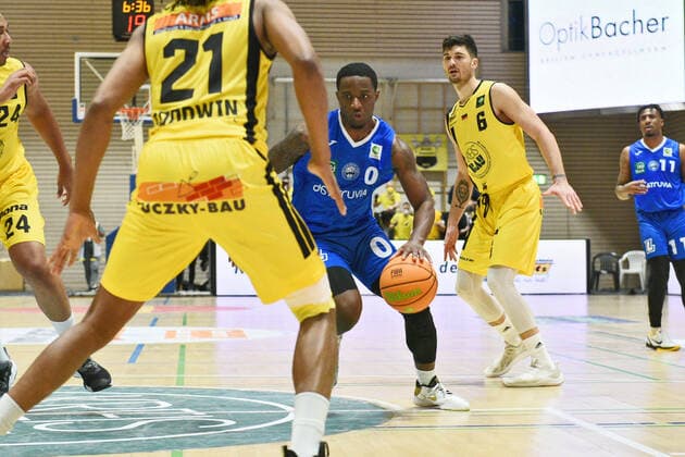 Trevion Marcell Crewa (PS Karlsruhe Lions 0) VfL Kirchheim Knights vs. PS Karlsruhe Lions Basketball, Maenner, Barmer, 2.Basketball Bundesliga, ProA Hauptrunde , 20.Spieltag, 16.01.2022 Foto:Eibner Tobias Baur VfL Kirchheim Knights vs. PS Karlsruhe Lions Basketball, Barmer, 2. Basketball Bundesliga, 2.BBL, Liga Pro A, 20.Spieltag, 16.01.2022 Kirchheim Teck Copyright: xEibner-Pressefotox EP_TBR