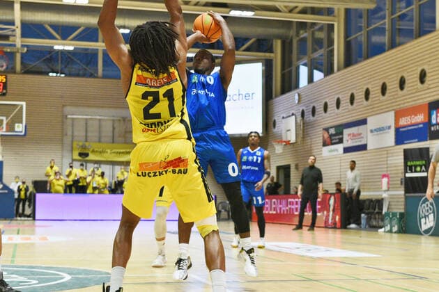 Trevion Marcell Crewa (PS Karlsruhe Lions 0) VfL Kirchheim Knights vs. PS Karlsruhe Lions Basketball, Maenner, Barmer, 2.Basketball Bundesliga, ProA Hauptrunde , 20.Spieltag, 16.01.2022 Foto:Eibner Tobias Baur VfL Kirchheim Knights vs. PS Karlsruhe Lions Basketball, Barmer, 2. Basketball Bundesliga, 2.BBL, Liga Pro A, 20.Spieltag, 16.01.2022 Kirchheim Teck Copyright: xEibner-Pressefotox EP_TBR