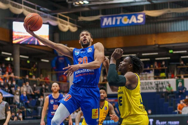 Jamel Morris (MBC, 20), Tai Odiase (Oldenburg, 21), Syntainics MBC vs. EWE Baskets Oldenburg, Basketball Bundesliga, Maenner, 2021 2022, 12. Spieltag, Nachholspiel, 18.01.2022, Syntainics MBC vs. EWE Baskets Oldenburg, Basketball Bundesliga, Maenner, 2021 2022, 12. Spieltag, Nachholspiel, 18.01.2022, Weissenfels Copyright: xEibner-Pressefoto EckehardxSchulzx EP_EER