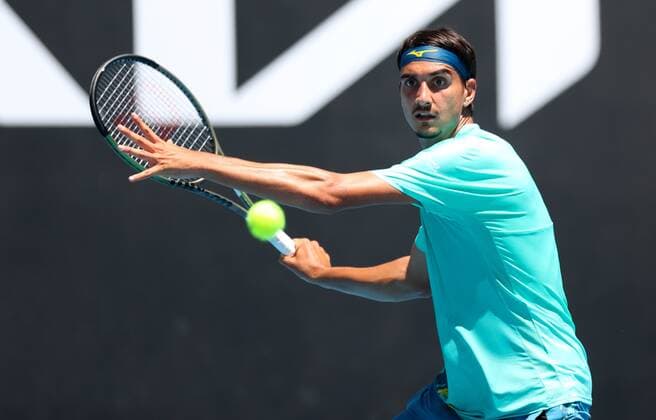 Mandatory Credit: Photo by Ella Ling Shutterstock (12763715ap) Lorenzo Sonego in second round action Australian Open, Day Three, Tennis, Melbourne Park, Melbourne, Australia - 19 Jan 2022 Australian Open, Day Three, Tennis, Melbourne Park, Melbourne, Australia - 19 Jan 2022 Copyright: xEllaxLing Shutterstockx 12763715ap