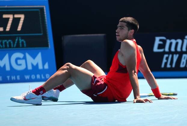 Mandatory Credit: Photo by Ella Ling Shutterstock (12763715cr) Carlos Alcaraz Garfia during his second round match Australian Open, Day Three, Tennis, Melbourne Park, Melbourne, Australia - 19 Jan 2022 Australian Open, Day Three, Tennis, Melbourne Park, Melbourne, Australia - 19 Jan 2022 Copyright: xEllaxLing Shutterstockx 12763715cr