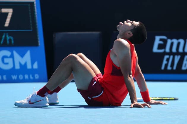 Mandatory Credit: Photo by Ella Ling Shutterstock (12763715cs) Carlos Alcaraz Garfia during his second round match Australian Open, Day Three, Tennis, Melbourne Park, Melbourne, Australia - 19 Jan 2022 Australian Open, Day Three, Tennis, Melbourne Park, Melbourne, Australia - 19 Jan 2022 Copyright: xEllaxLing Shutterstockx 12763715cs