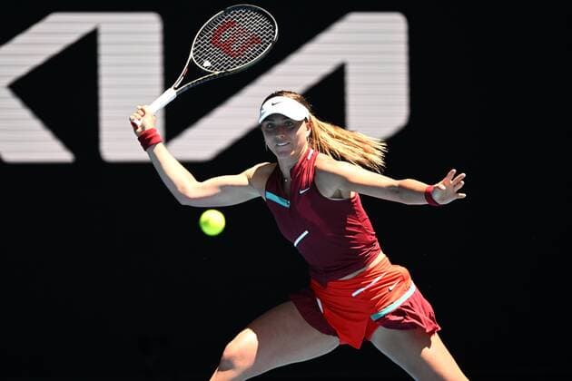 Mandatory Credit: Photo by James Gourley Shutterstock (12765086cc) Paula Badosa during her third round match Australian Open, Day Five, Tennis, Melbourne Park, Melbourne, Australia - 21 Jan 2022 Australian Open, Day Five, Tennis, Melbourne Park, Melbourne, Australia - 21 Jan 2022 Copyright: xJamesxGourley Shutterstockx 12765086cc