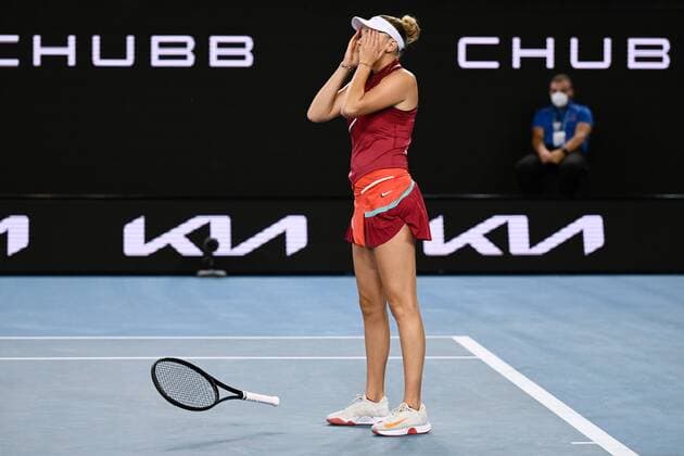 Mandatory Credit: Photo by James Gourley Shutterstock (12765086im) Amanda Anisimova celebrates victory in her third round match Australian Open, Day Five, Tennis, Melbourne Park, Melbourne, Australia - 21 Jan 2022 Australian Open, Day Five, Tennis, Melbourne Park, Melbourne, Australia - 21 Jan 2022 Copyright: xJamesxGourley Shutterstockx 12765086im