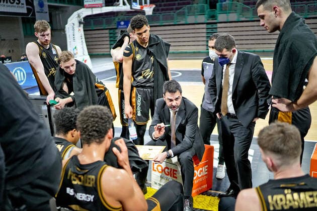 medi bayreuth - Basketball Loewen Braunschweig , Basketball, Bundesliga, BBL, Spieltag 18, Spielzeit 2021 2022, 21.01.2022, medi bayreuth - Basketball Loewen Braunschweig , Basketball, Bundesliga, BBL, Spieltag 18, Spielzeit 2021 2022, 21.01.2022, Foto: EIBNER Thorsten OCHS Bayreuth Copyright: xEibner-Pressefoto ThorstenxOchsx EP_TOS