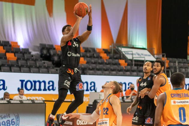Semaj CHRISTON (Ratiopharm Ulm, 0) Darion ATKINS (Niners Chemnitz, 44) Trent LOCKETT (Niners Chemnitz, 52) Ratiopharm Ulm vs. Niners Chemnitz, Basketball, Basketball Bundesliga, 18. Spieltag, 2021 2022, 22.01.2021, Ratiopharm Ulm vs. Niners Chemnitz, Basketball, Basketball Bundesliga, 18. Spieltag, 2021 2022, 22.01.2021 Neu- Ulm Copyright: xEibner-Pressefotox EP_FMR