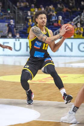 Angriff MHP Ludwigburg,Jonah Radebaugh (MHP Riesen Ludwigsburg, 12),GER,Basketball,BBL,18. Spieltag,Saison 2021 2022,Alba Berlin gegen MHP Riesen Ludwigsburg,23.01.2022, 15:00, GER, Basketball,BBL,18. Spieltag,Saison 2021 2022,Alba Berlin gegen MHP Riesen Ludwigsburg,23.01.2022, 15:00,Foto: Eibner Gerd Gruhn Berliin Copyright: xGerdxGruhnx EP_GGN