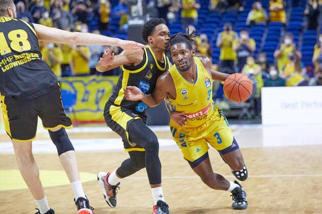 Angriff Alba Berlin,Jaleen Smith (Alba Berlin, 3),GER,Basketball,BBL,18. Spieltag,Saison 2021 2022,Alba Berlin gegen MHP Riesen Ludwigsburg,23.01.2022, 15:00, GER, Basketball,BBL,18. Spieltag,Saison 2021 2022,Alba Berlin gegen MHP Riesen Ludwigsburg,23.01.2022, 15:00,Foto: Eibner Gerd Gruhn Berliin Copyright: xGerdxGruhnx EP_GGN