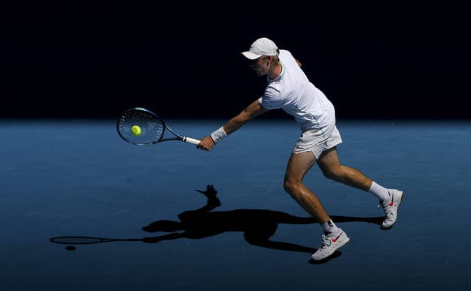 Mandatory Credit: Photo by Ella Ling Shutterstock (12773750bv) Denis Shapovalov in quarter final action Australian Open, Day Nine, Tennis, Melbourne Park, Melbourne, Australia - 25 Jan 2022 Australian Open, Day Nine, Tennis, Melbourne Park, Melbourne, Australia - 25 Jan 2022 Copyright: xEllaxLing Shutterstockx 12773750bv