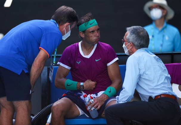 Mandatory Credit: Photo by Ella Ling Shutterstock (12773750ex) Rafael Nadal takes a medical time-out and receives treatment during his quarter-final match Australian Open, Day Nine, Tennis, Melbourne Park, Melbourne, Australia - 25 Jan 2022 Australian Open, Day Nine, Tennis, Melbourne Park, Melbourne, Australia - 25 Jan 2022 Copyright: xEllaxLing Shutterstockx 12773750ex