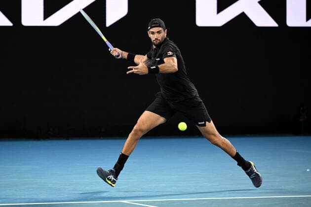 Mandatory Credit: Photo by James Gourley Shutterstock (12773752gg) Matteo Berrettini during his quarter-final match Australian Open, Day Nine, Tennis, Melbourne Park, Melbourne, Australia - 25 Jan 2022 Australian Open, Day Nine, Tennis, Melbourne Park, Melbourne, Australia - 25 Jan 2022 Copyright: xJamesxGourley Shutterstockx 12773752gg